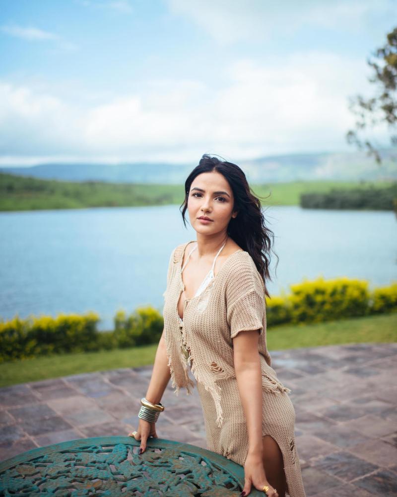 jasmin-bhasin-hot-photos